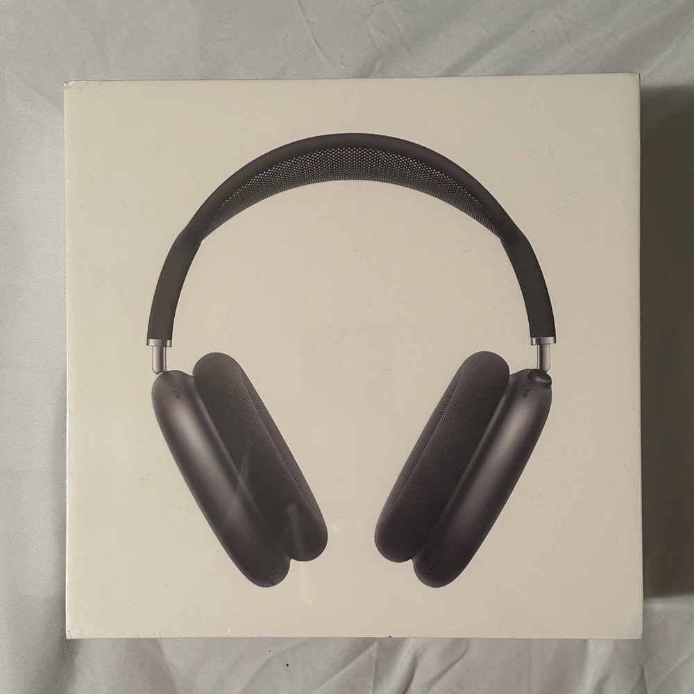 Apple AirPods Pro Max in Space Grey